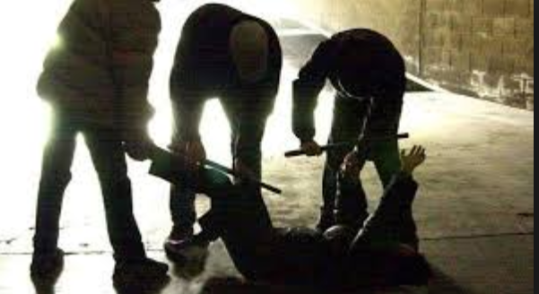 Bologna, baby gang aggredisce e rapina un ragazzo disabile: tre sono finiti in manette