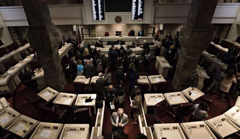 Usa, il senato dell’Alabama approva nuove forti restrizioni sull’aborto