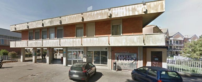 Pavia, 15enne picchiato in classe rischia di perdere un occhio