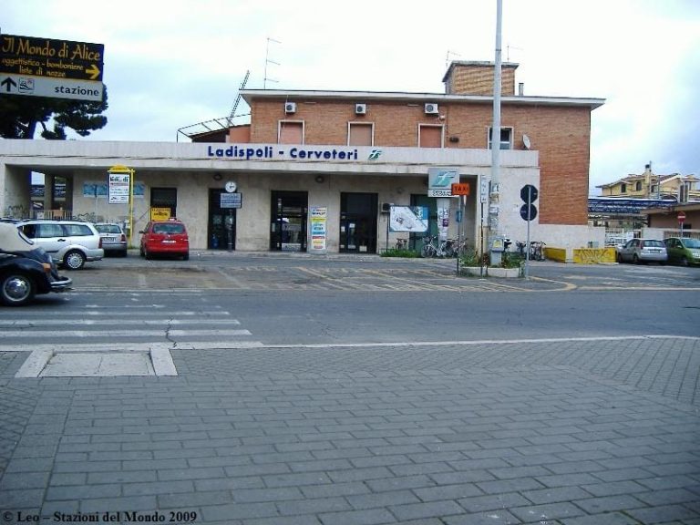 I gradini della stazione FS come pista da skate