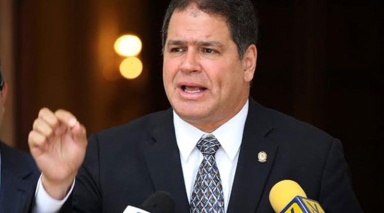 Venezuela, il deputato dell’opposizione Luis Florido si è trasferito in Colombia per evitare l’arresto