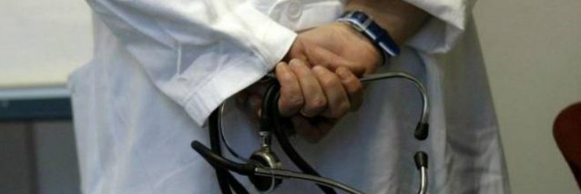 Savona, abusa di una sua paziente minore: arrestato neurologo di 63 anni