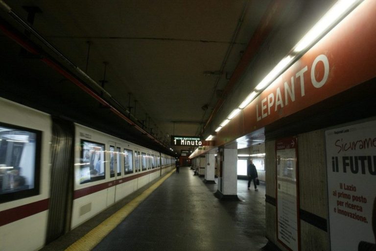 Era di Ladispoli la donna morta ieri sotto un convoglio della metro di Roma 