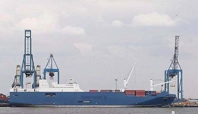 Genova, è arrivata la nave cargo carica di armi della Saudi Arabia. La protesta dei lavoratori portuali