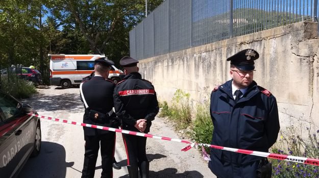 Belmonte Mezzagno (Palermo), ucciso nella sua macchina, lontano parente  di un capo mafia locale