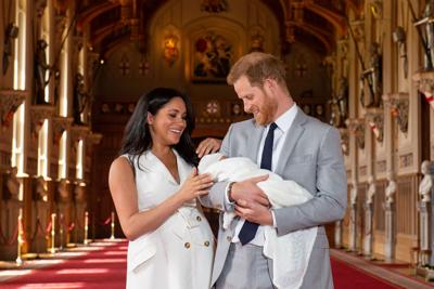 Gran Bretagna, presentato il figlio di Harry e Meghan