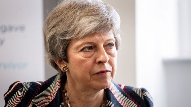 Brexit, nei primi giorni di giugno Theresa May presenterà un nuovo piano: “E’ l’ultima chance”