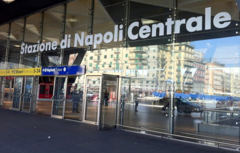 Napoli, rimosso ordigno bellico sotto i binari della Stazione Centrale