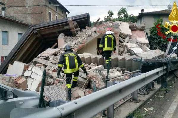 Scandiano (Reggio Emilia), fuga di gas: esplosione in un palazzo: un ferito