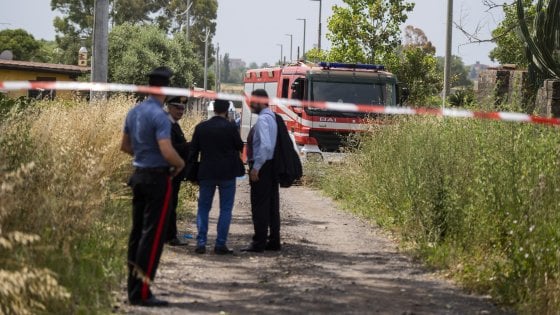 Torvajanica (Pomezia), rinvenuti due corpi carbonizzati in un’auto. Indagano i carabinieri