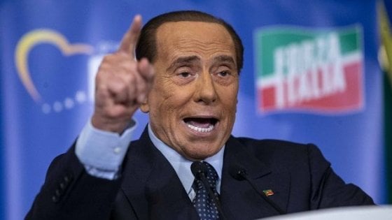 Ecco il nuovo ‘manifesto’ di Berlusconi: prendere le distanze dai sovranisti Salvini e Melone. Delusione per Toti