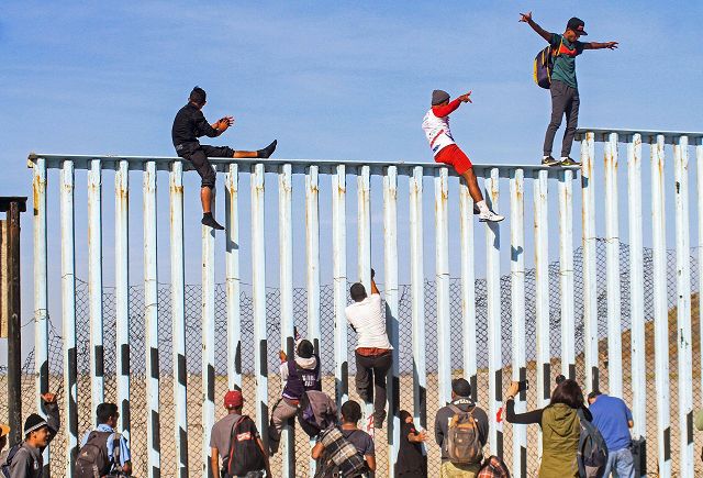 Usa, i funzionari per le richieste di asilo criticano la politica del presidente Trump su migranti