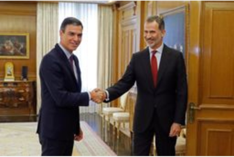 Spagna, il Re Felipe IV ha dato l’incarico al premier Sanchez di formare un nuovo governo