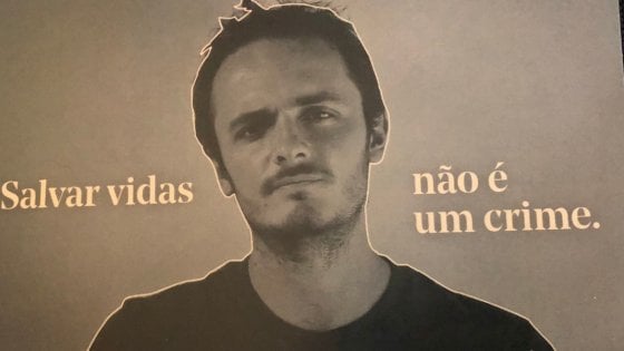 Il volontario portoghese Miguel Duarte è indagato in Italia per favoreggiamento dell’immigrazione clandestina