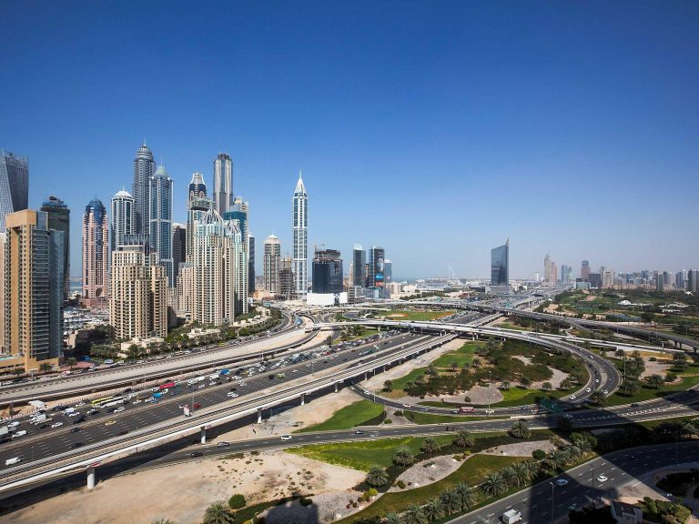 Dubai, incidente stradale: morte 17 persone