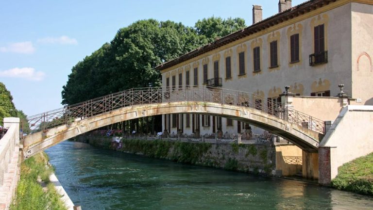 Milano, due disabili cadono nel Naviglio Grande: uno è morto e l’altro è grave