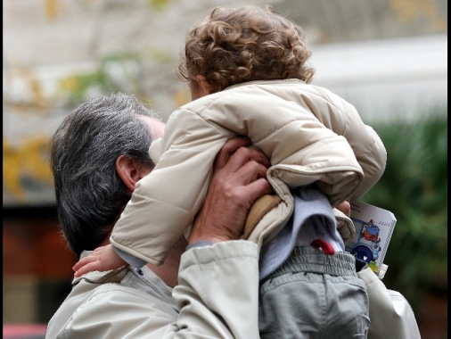 Reggio Emilia, affidamenti di minori illeciti: arrestate diciotto persone tra il cui il sindaco di Bibbiano