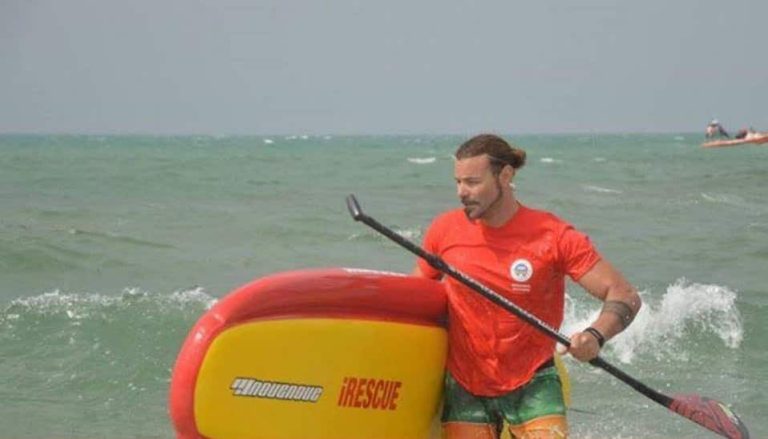 Una bagnante trascinata dalla corrente salvata