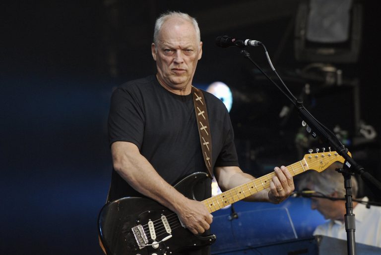 New York, vendute le 126 chitarre di David Gilmour dei Pink Floyd per 21, 5 milioni di dollari per sostenere “ClientEarth”