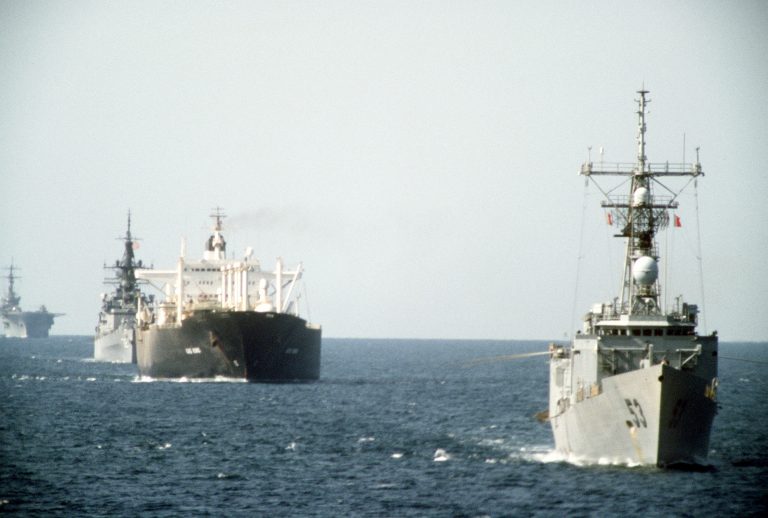 Golfo Persico, attaccate con siluri due petroliere (Isole Marshall e Panama) al largo dell’Oman