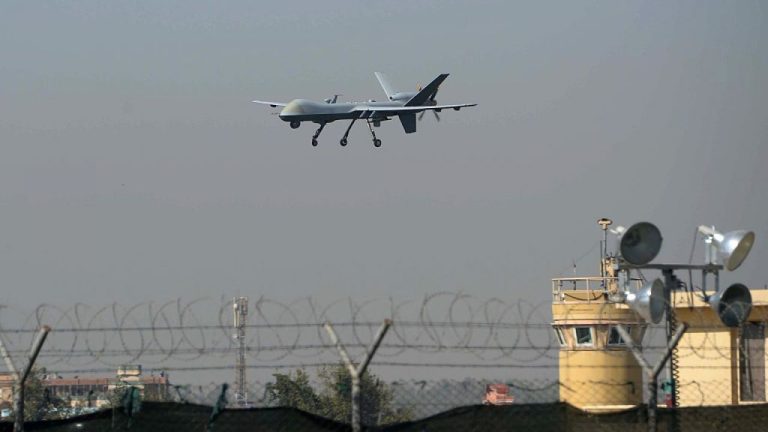 Iran, il regime annuncia di aver abbattuto un drone spia Usa. Washington smentisce