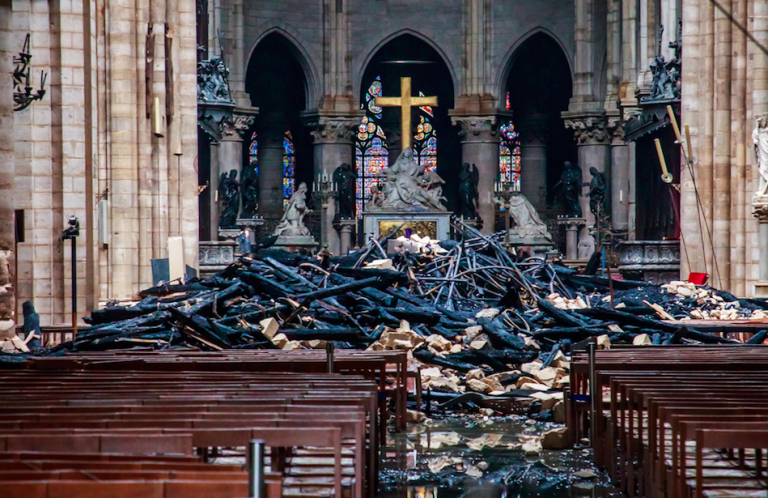 Incendio Notre Dame: sinora versati solo il 9 per cento degli annunciati 850 milioni di euro per la ricostruzione