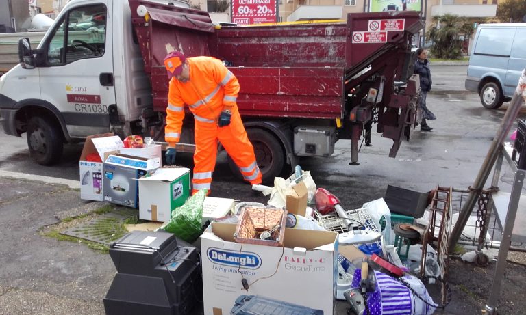 Ama: “In 24 ore raccolte oltre 3100 tonnellate di rifiuti. Sanificati nei prossimi giorni 7000 cassonetti”