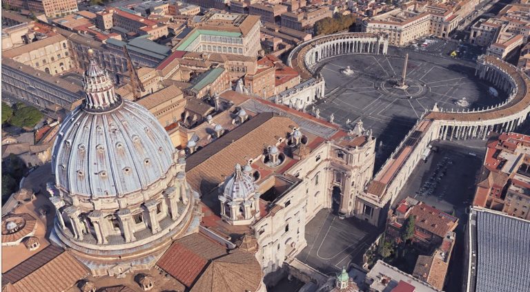 Sicurezza, drone sorvola piazza San Pietro, denunciato cittadino Usa