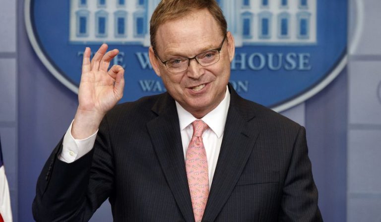 Usa, il presidente Trump ‘scarica’ Kevin Hassett, presidente del consiglio economico della Casa Bianca