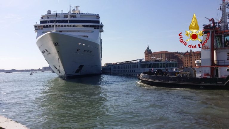 Venezia, sulle grandi navi nella laguna il ministro Toninelli promette una soluzione entro giugno