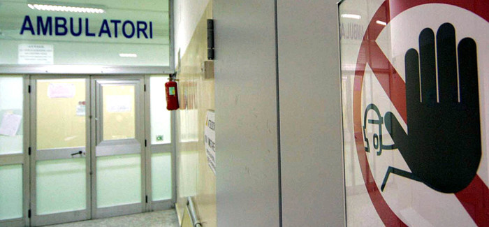 Reggio Calabria, formiche nei corridoi dell’ospedale “Morelli”