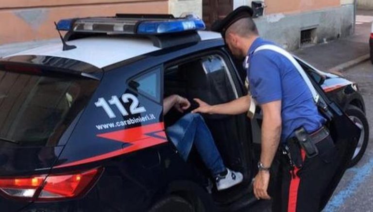 Monteprandone (Ascoli Piceno), lite condominiale finisce nel sangue: ferito un 37enne a colpi di coltello. Arrestato l’aggressore