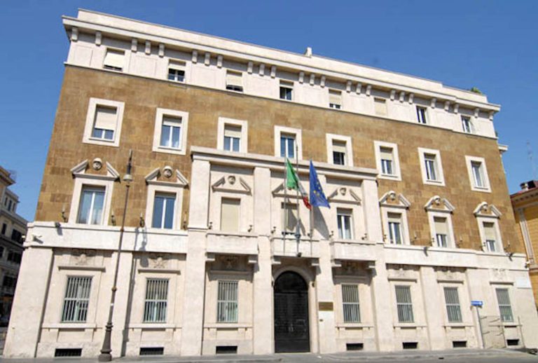 Caos nelle Procure, linea dura del Csm: sospesi dalle funzioni 5 ex togati