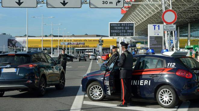 Fiumicino, si rifiutano di pagare biglietto autobus: denunciate