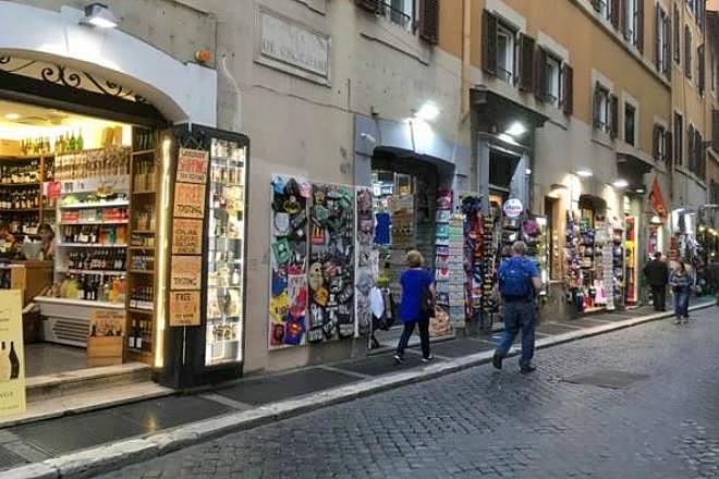 Roma. Commercio e artigianato nella città storica, approvate modifiche regolamento