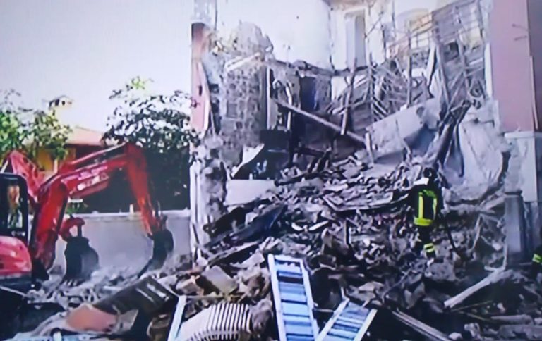 Gorizia, esplosione in una palazzina: estratti i corpi senza vita di tre persone