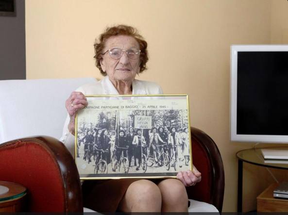 Milano, è morta a 108 anni la partigiana Emma Fighetti, la “sarta” della Resistenza