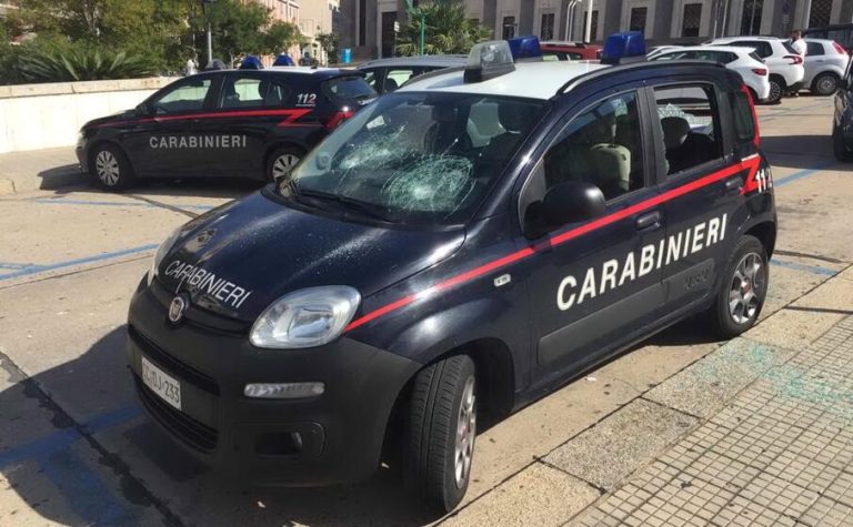Iglesias (Cagliari), incendiò  un’auto dei carabinieri: misura cautelare per un 21enne