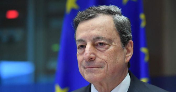 Standing ovation per l’ultimo summit di Mario Draghi come presidente della Bce