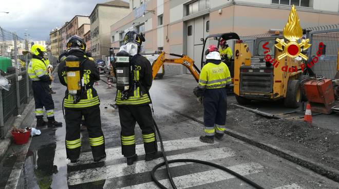 Pegli (Genova), fuga di gas: evacuate dieci famiglie. Disagi per il traffico
