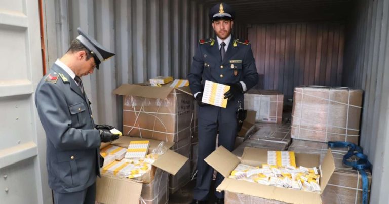 Genova, la Finanza sequestra dieci tonnellate di farmaci contraffatti