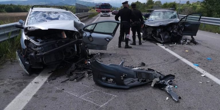 Livorno, incidente stradale sulla svincolo per Pisa-Firenze: morte due persone e altre quattro ferite