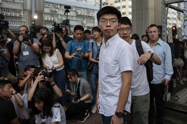 Hong Kong, il leader della “protesta degli ombrelli” è stato liberato