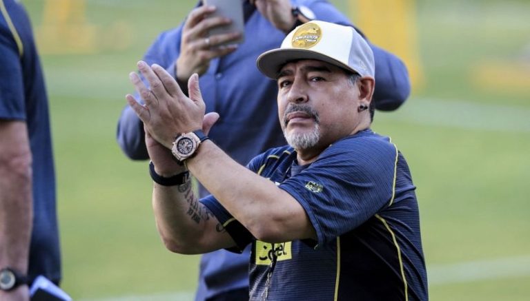 Messico, Maradona lascia la panchina di una squadra di calcio per “motivi medici”