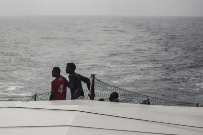 Lampedusa, nuovo “mini sbarco” di 16 migranti tunisini a bordo di un barchino di legno
