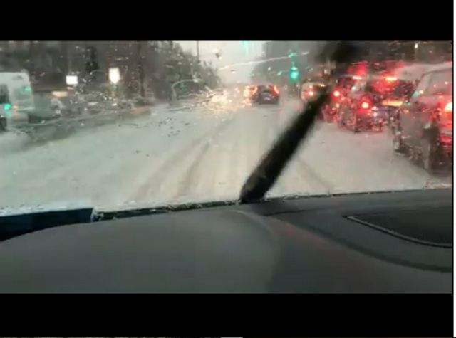 Maltempo, violento nubifragio con grandine a Milano