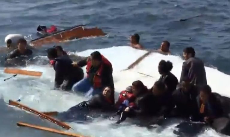 Grecia, affonda un barcone con migranti sulle coste dell’isola di Lesbo: morte almeno sei persone