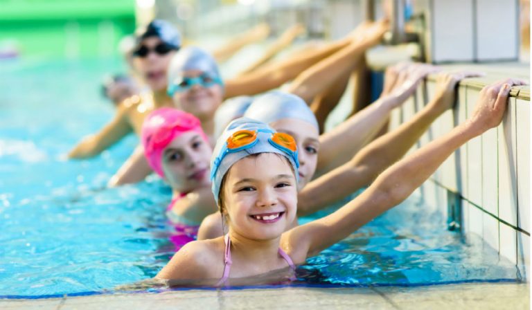 Estate, allarme dei pediatri: un minore su tre non sa nuotare