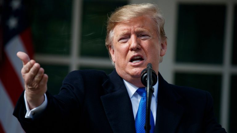 Usa, Trump congela l’entrata in vigore dei dazi con il Messico