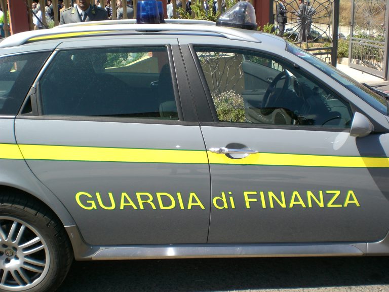 Modena, la Finanza scopre una frode fiscale da 11 milioni di euro: indagate 12 persone